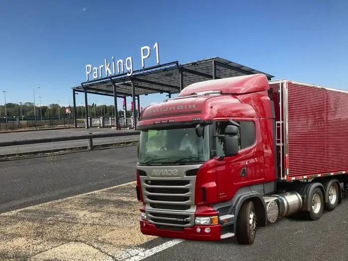 parking poids lourds montage 700